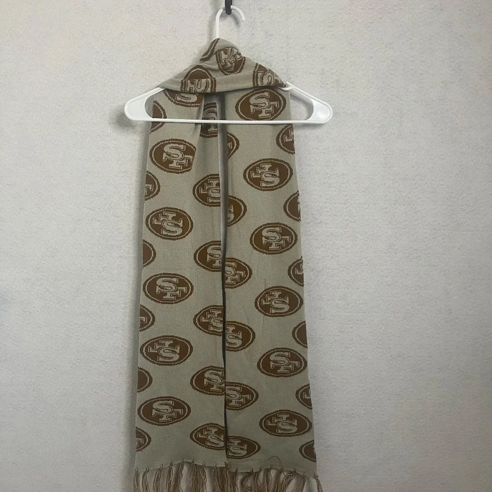 WEAR by Erin Andrews San Fancisco 49ers Scarf - Picture 2 of 5